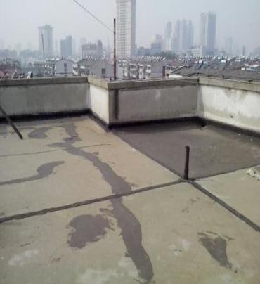 泉州市漏水维修 楼顶漏水是什么原因，楼顶漏水维修方法是什么?